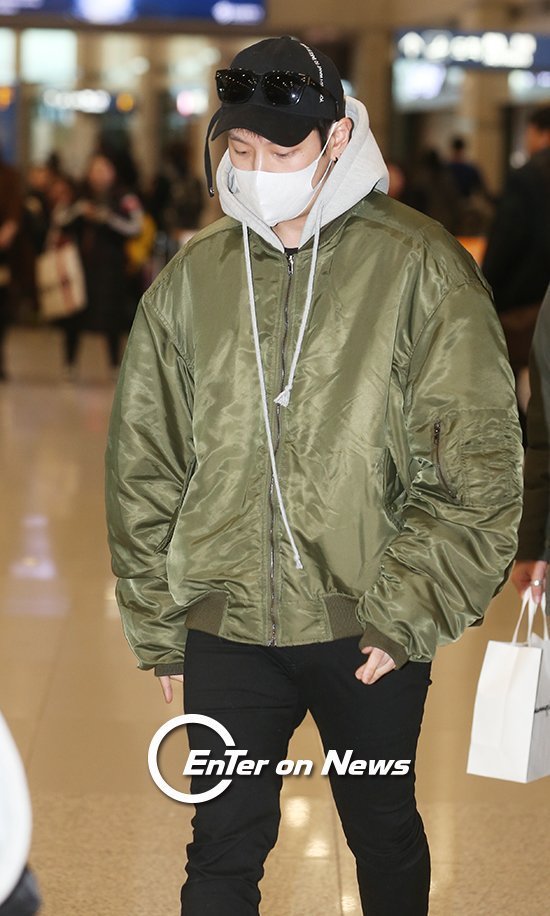 B.A.P ヒムチャン [アウター] VETEMENTS Green Oversized Bomber ...